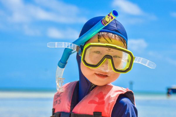 SNK1215 -442 Big Cat Green Island Reef Cruises Child Snorkelling